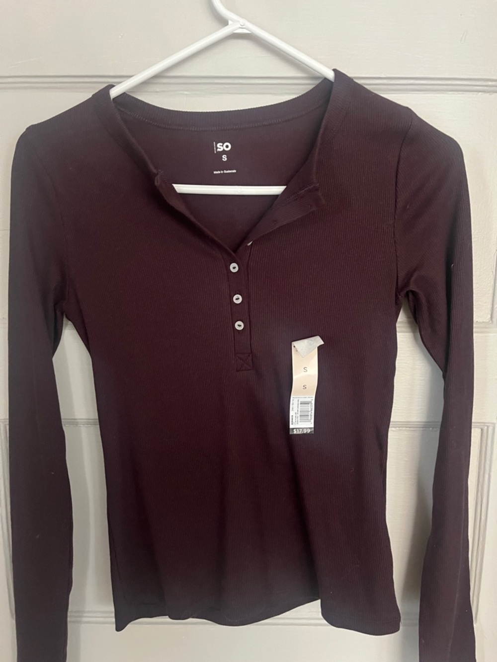 SO Long-Sleeve Ribbed Henley Top in Burgundy